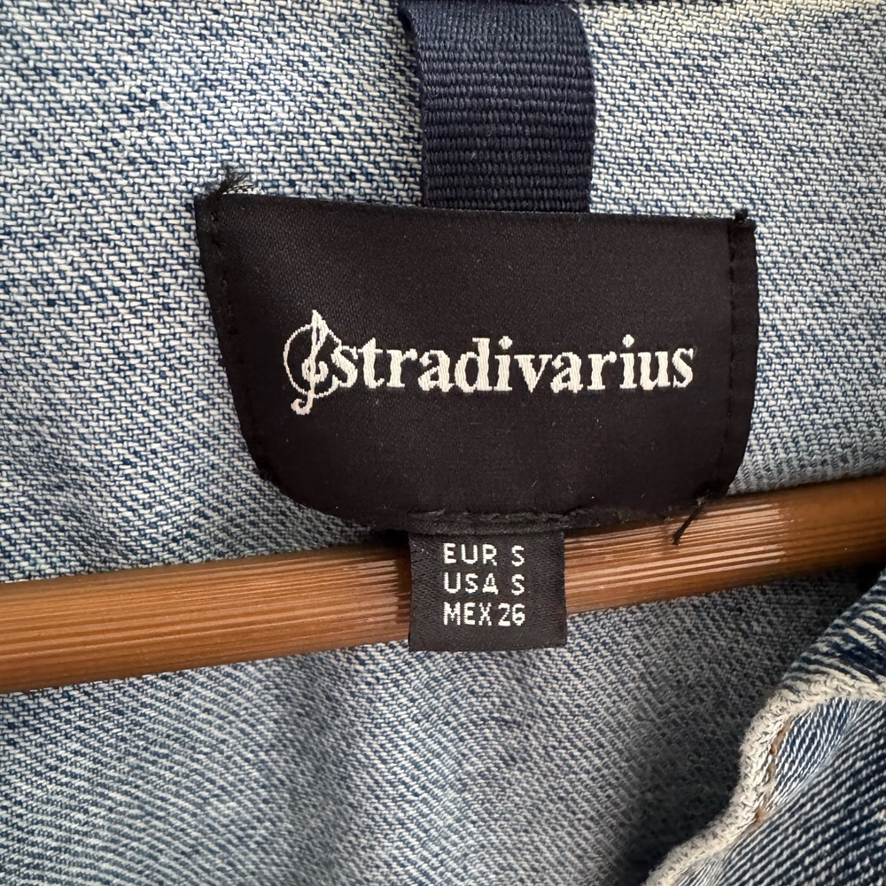 Stradivarius Distressed Denim Jacket in Blue, Size: S - Picture 3 of 4